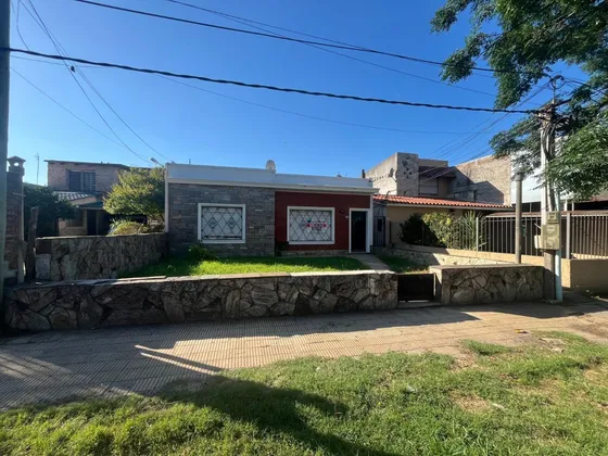 Buena Casa Sobre Barros Arana Casi José Belloni. 