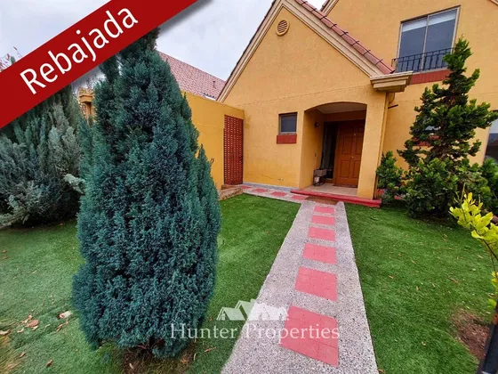 Casa En Arriendo De 4d-4b-ss Y Jacuzzi, Lo Barnechea