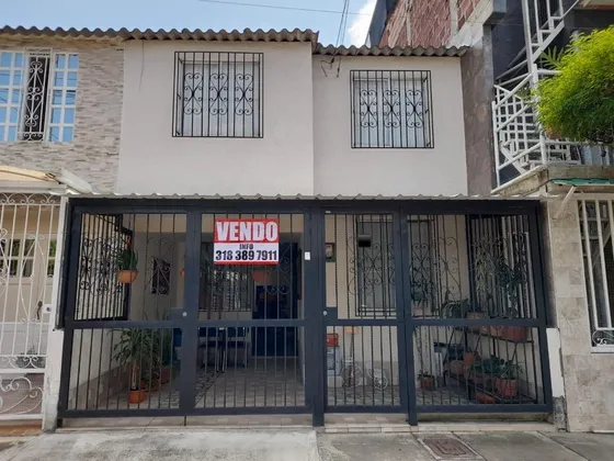 Se Vende Casa De Dos Pisos Barrio Caminos De La Hacienda Palmira Valle