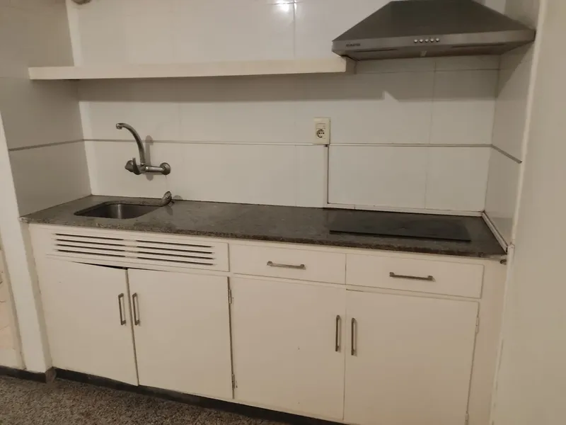 Monoambiente Con Kitchenette Y Baño A Metros Del Mar Y Puertito Del Buceo.
