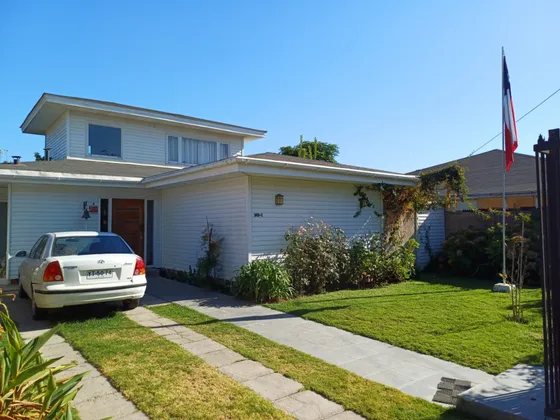 Vendo Amplia Y Funcional Casa En Limache
