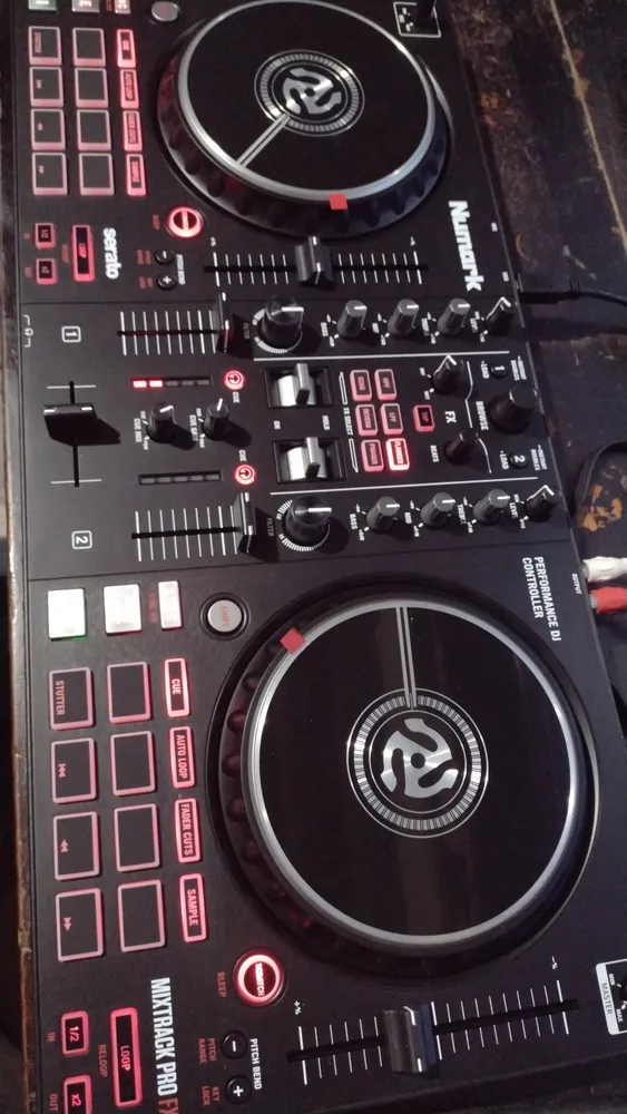 Controlador Dj Numark Mixtrack Mixtrack Pro Fx Da 2 Canais