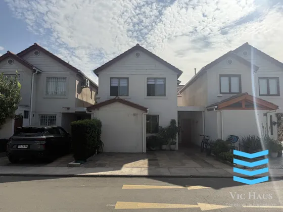 Casa En Condominio Cerrado Con 2 Estacionamientos Y Terraza