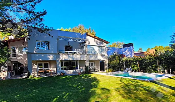 Venta Casa 4 Dorm. Barrio Rincon Club De Campo Neuquen