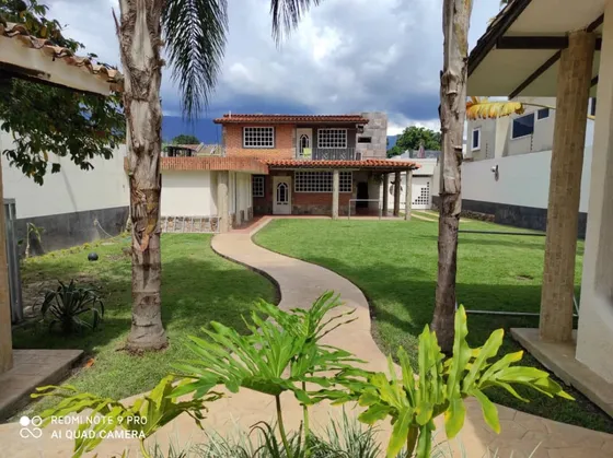 Casa Moderna Mini Granja Las Morochas, San Diego. Luisa Mezones Vende.