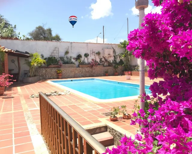 Casa Con Piscina Tipo Posada Ideal Para Inversion Turistica O Residencial, Sector El Salado, Isla De Margarita