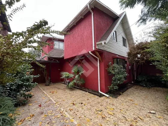 Casa En Venta De 5 Dorm. En Peñalolén