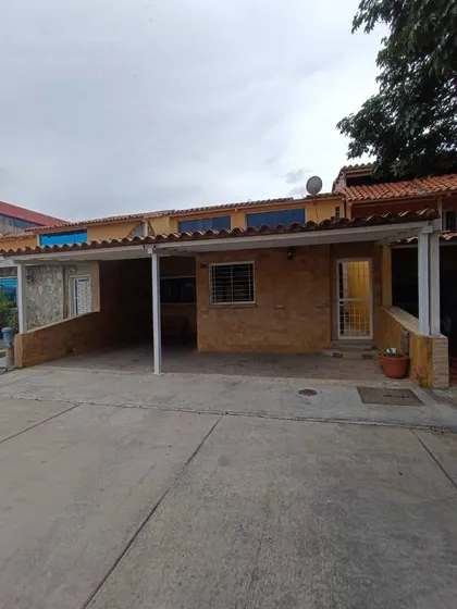 Johana Lazaro Vende Casa En San Diego Conj Res Laguna Club   Conjunto Con Piscina Y Hermosas Áreas Verdes  A Una Calle De La Don Julio Centeno **solo Clientes**