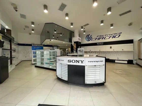 En Av Francisco De Miranda (chacao) Se Vende Local Comercial De Tres Plantas. Maravillosa Ubicación