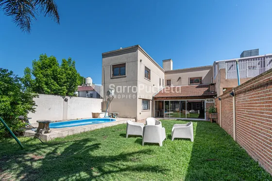 Venta Casa 5 Ambientes Con Parque Y Piscina En Morón