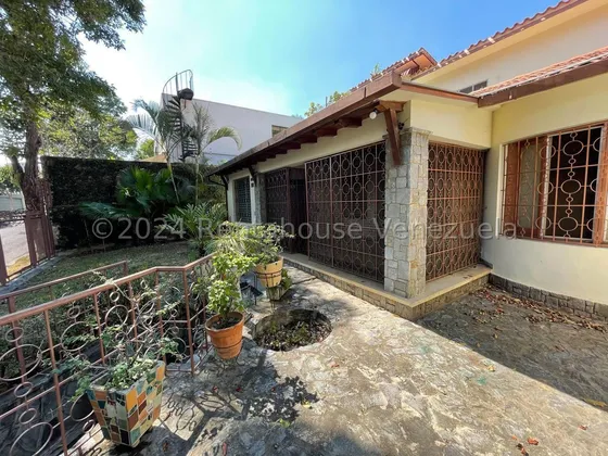 Oportunidad En La Floresta En Venta ! 24-21641mv 