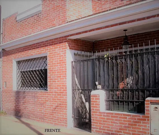 Oprunidad En La Mejor Zona Industrial De Caseros! Tu Casa Y Emprendimiento En El Mismo Lugar!, Gran Casa Familiar Con Galpòn Apto Industria, Taller,