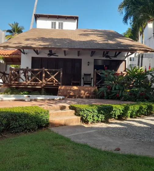 Las Terrenas - Villa Con Piscina A Pasos De La Playa
