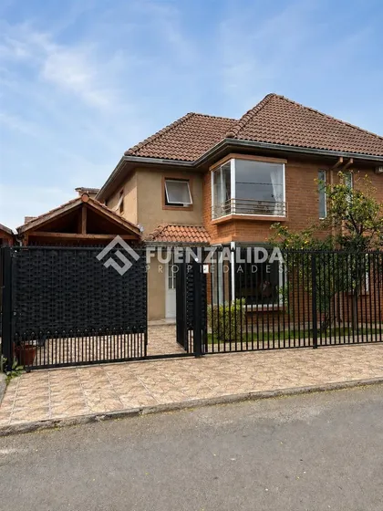 Casa En Venta De 4 Dorm. En Quilicura