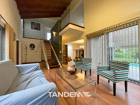 Casa De Categoría En Venta En Tanti, Keoken - 3 Dormitorios