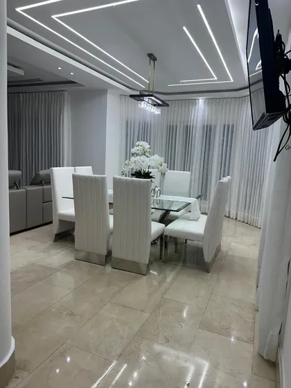 Bella Vista, Casa En Alquil Recién Remodelada, Con Hermosos Diseños.