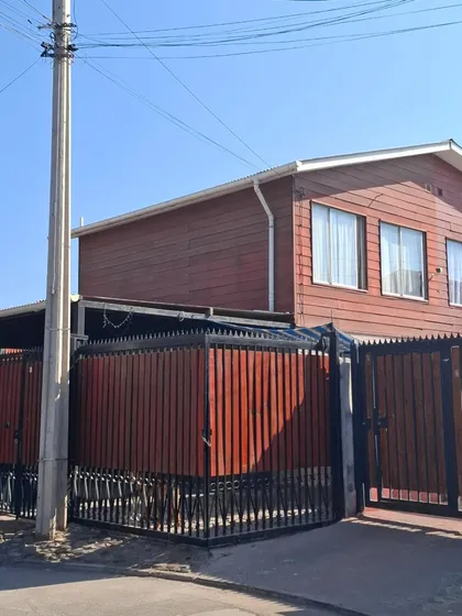 En Venta Casa Con Amplio Patio En Lomas De Paine