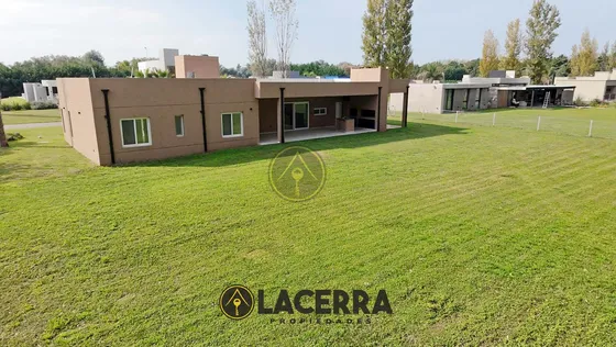 Casa 4 Ambientes A Estrenar En Santa Irene, Gran Lote De 2000 M²