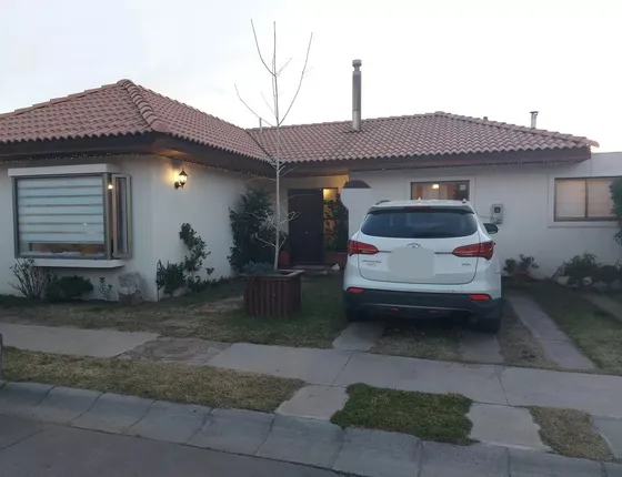 Casa En Venta De 3 Dormitorios, 2 Baños, San Esteban