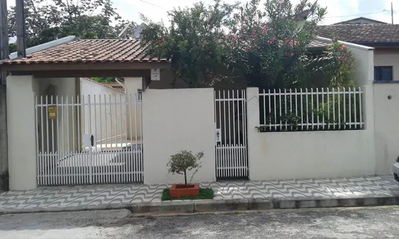 Casa Com 4 Quartos E 2 Banheiros