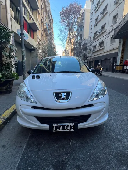 Peugeot 207 1.4 Active 75cv