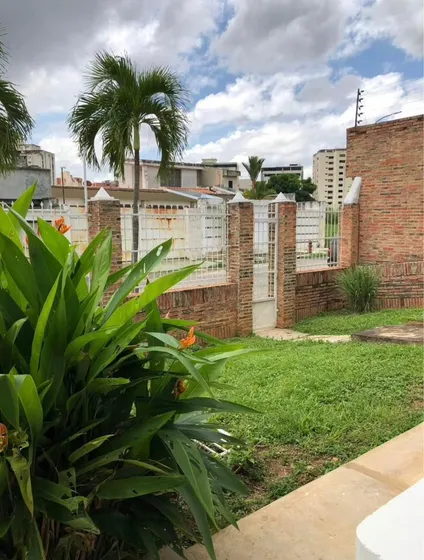 Casa En Venta O Alquiler En Valles De Camoruco. Maritza Lopez. Solo Clientes
