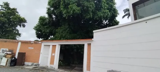Espaciosa Casa A Remodelar En Prados Del Este