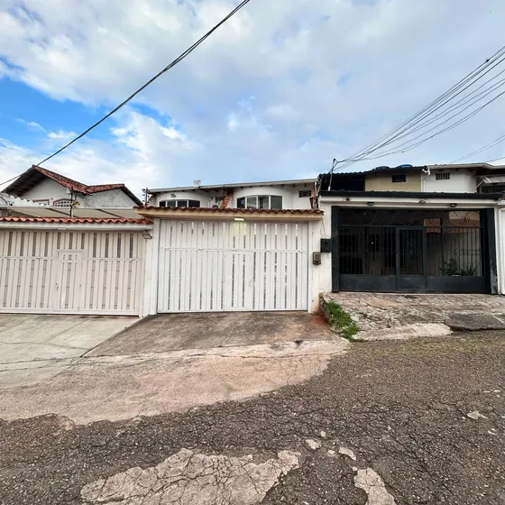 Se Vende Casa A Pie De Calle Por La Cueva El Oso - San Crist