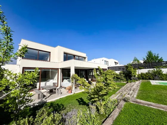 Venta Casa 5d En Suite Walk-in Clóset 5b 3e 1b Los Trapense