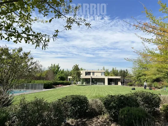 Casa En Venta De 5 Dorm. En Chicureo
