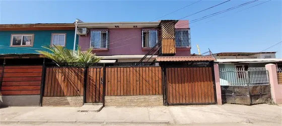 Casa En Venta De 6 Dorm. 3 Baños El Bosque