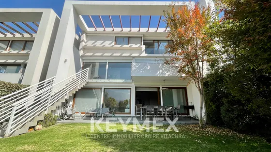 Moderna Casa Con Vista Panorámica En Exclusivo Condominio