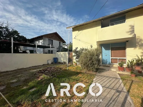 Casa En Venta De 4 Dorm. 105 M2 En Marathon. Macul