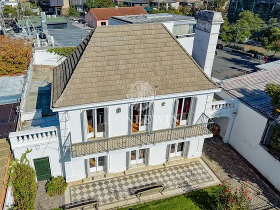Casa En Venta Vitacura Y 4 Dormitorios