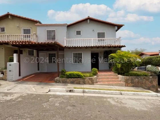 Francisco Rojas Norscia Rentahouse 25-4260 Te Ofrece En Venta Amplia Y Acogedora Casa, Ubicada En Urbanismo Privado Al Este De La Ciudad, Con Seguridad Las 24 Hrs. De 2 Niveles; Ademas De Sus Comodas 