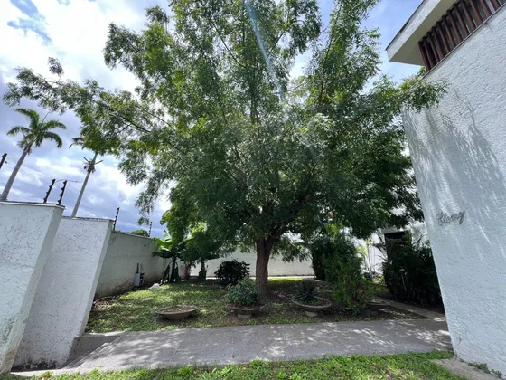 Casa Para Venta En Prados Del Este  #2496