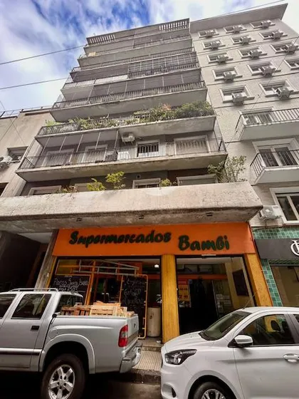 Local Comercial En San Telmo Con Cuerpo De 3 Pisos De Oficinas En Venta
