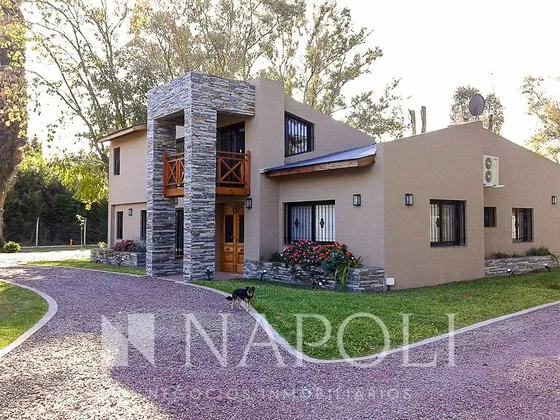 Venta De Casa-quinta En San Vicente, Barrio El Pilar