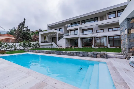 Casa En Venta De 5 Dorm. En Lo Barnechea