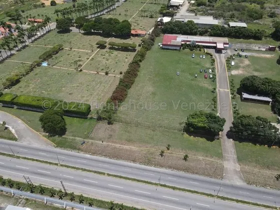 Yoselin Cabesas Vende Terreno En Av Intercomunal Cabudare 25-8870 Yc