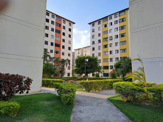 Mayra Lara Rah Tiene Disponible Este Amplio Apartamento En Alquiler, 2 Habitaciones, 2 Baños, 1 P/e, Gas Comunal, Agua Constante, Vigilancia Privada, Totalmente Equipado