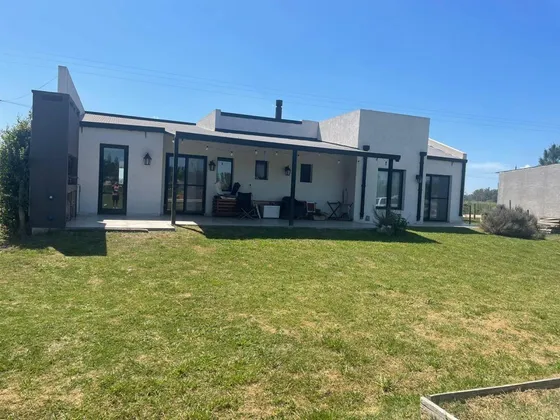 Casa En Venta - 3 Dormitorios 2 Baños - Cochera - 160mts2 - San Miguel Del Monte