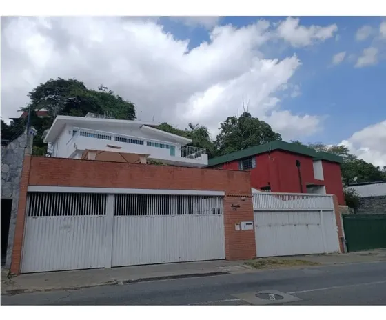 Cómoda Quinta En Prados Del Este Por $315,000