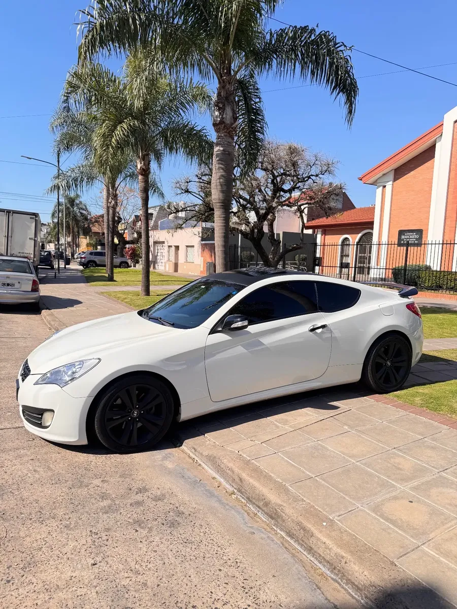 Hyundai Genesis Coupé 3.8 Coupe 300cv 6at