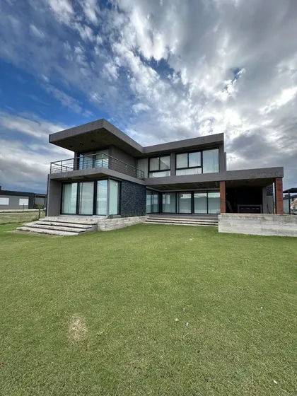 Venta Casa Quinta 3 Dormitorios Potrero De Garay Con Cochera