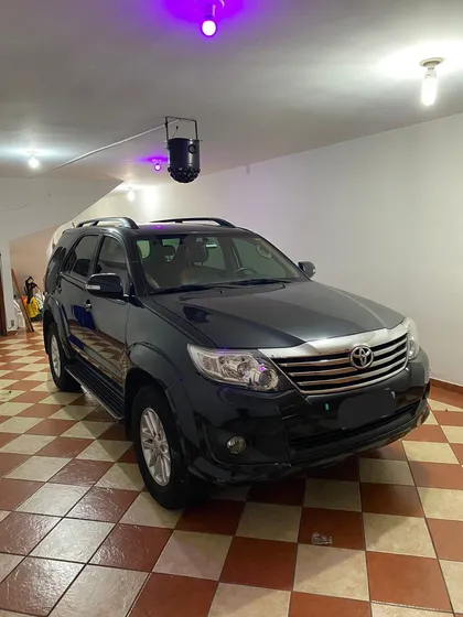 Toyota Hilux Sw4 2.7 Sr 4x2 Aut. 5p