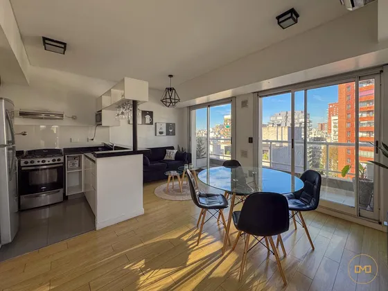 Duplex De Categoria Dos Ambientes Y Estudio - Gran Patio Y Vista En Piso Alto En Palermo