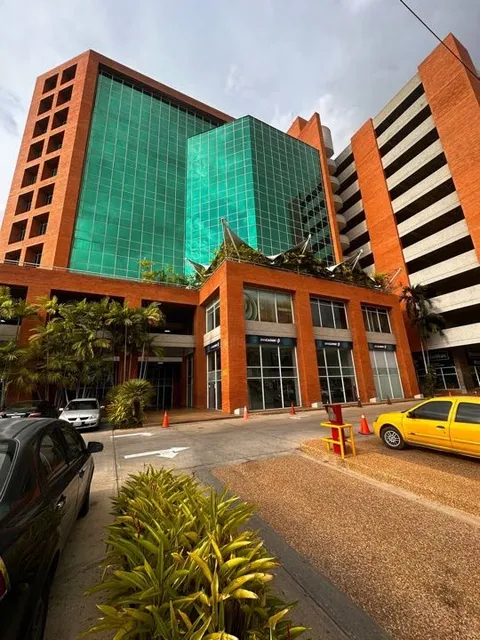 En Venta Oficina En El Centro Empresarial Lecheria