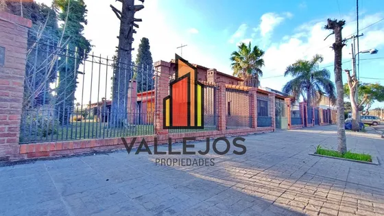 Casa S/ Gran Lote 1600 M2 Parquizado | 4 Ambientes | Detalles Categoría