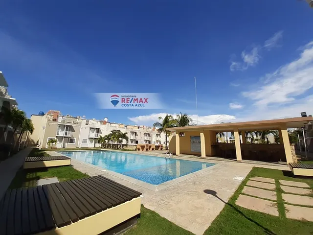 En Venta Town House De 3 Niveles Con Terraza Abierta En Villas Santorini, Tucacas.
